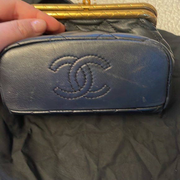 Chanel lamb kiss lock crossbody or bag Italy so soft like butter hard to find - Picture 2 of 9